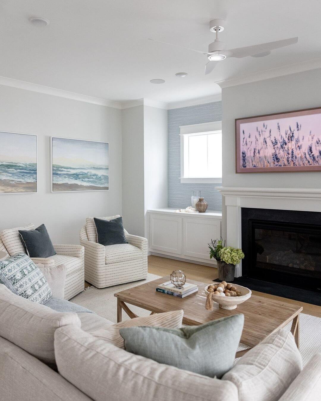 26 Most Stunning Coastal Living Room Examples For 2025 (With Photos ...