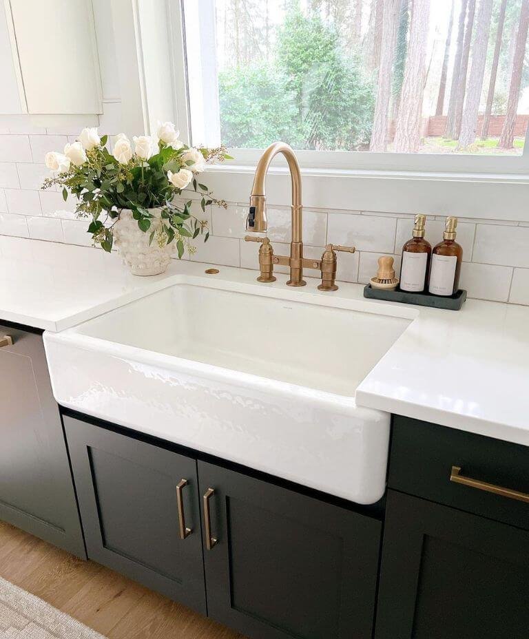 27 Stunning Farmhouse Sink Ideas For The Modern Kitchen (Photos ...
