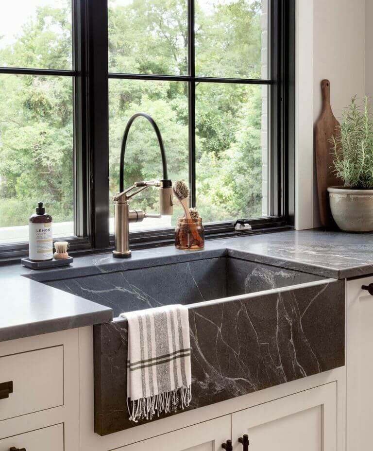 27 Stunning Farmhouse Sink Ideas For The Modern Kitchen (Photos ...